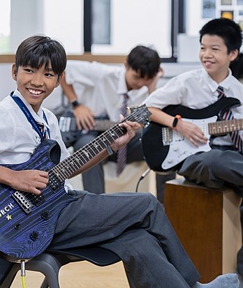 บรรยากาศการแสดงดนตรีของนักเรียนโรงเรียนอินเตอร์กรุงเทพ ไบรท์ตัน คอลเลจ วิภาวดี