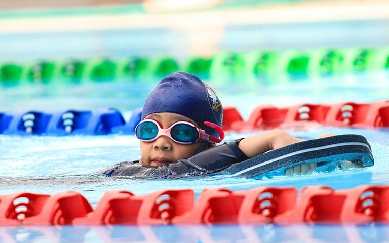  นักเรียน Year 1 และ Year 2 แสดงทักษะการว่ายน้ำอย่างมั่นใจในกิจกรรม KS1 Swim Gala ของโรงเรียนนานาชาติกรุงเทพ 