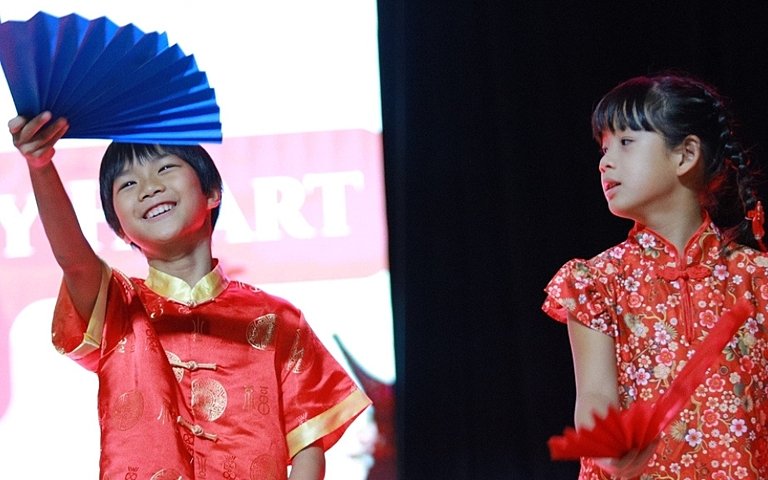  นักเรียน Year 3 และ Year 4 แสดง Our Musical World พาผู้ชมเดินทางผ่านเสียงดนตรีไปยังประเทศและวัฒนธรรมต่าง ๆ ในโรงเรียนนานาชาติหลักสูตรอังกฤษ 