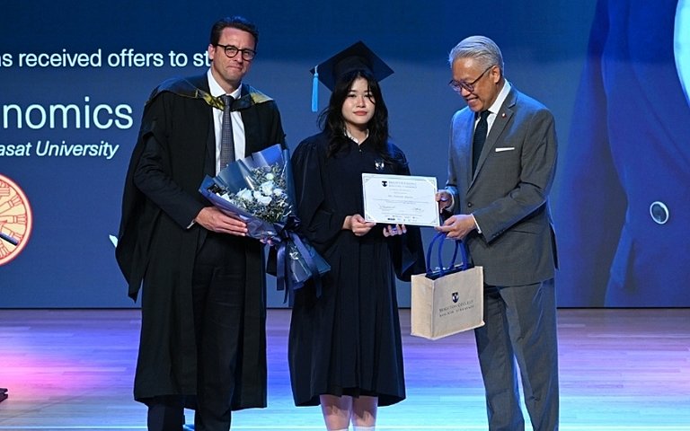  Brighton College Bangkok Vibhavadi celebrates the achievements of its first graduating class and their journey towards future success. 