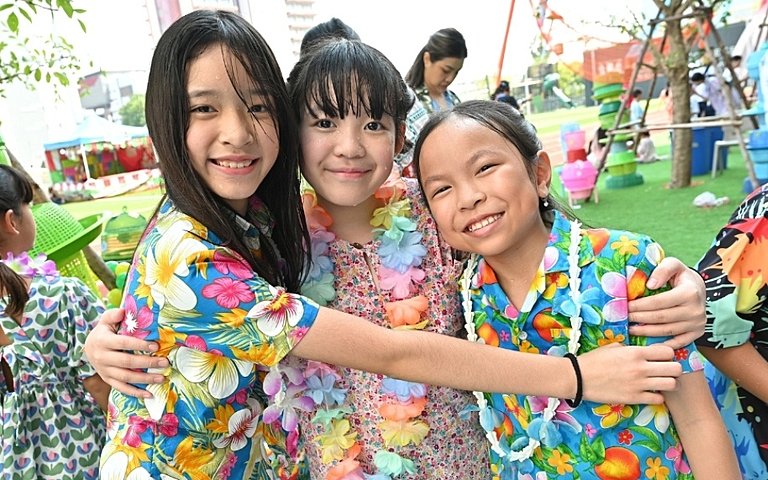  Songkran celebrations combine global education with Thai cultural traditions, creating memorable learning experiences for pupils. 