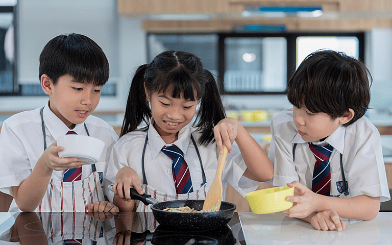  โรงเรียนนานาชาติที่ไหนดี โรงเรียนที่มีระบบดูแลและสนับสนุนเด็กอย่างใกล้ชิด 