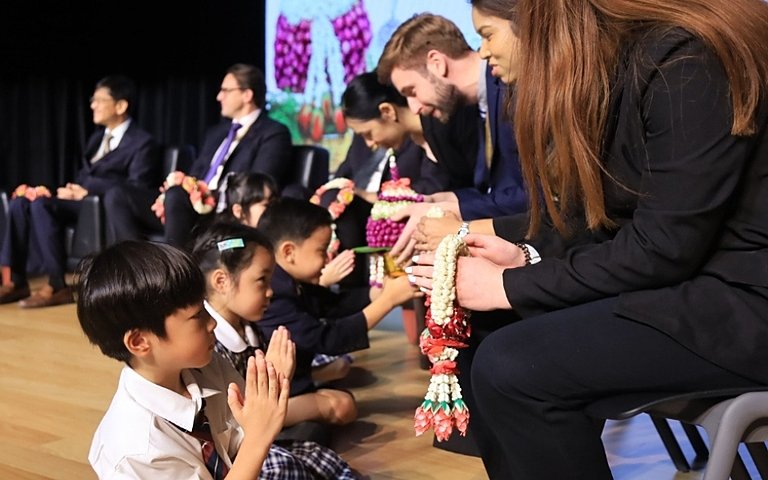  Pupils and teachers gather for Brighton College Bangkok Vibhavadi’s first Wai Kru celebration, strengthening school community ties. 