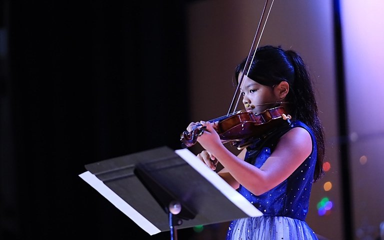  Brighton College Vibhavadi pupils shine on stage during the school’s first Prep Talent Show, showcasing diverse artistic talents. 