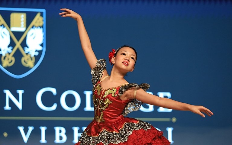  Families explore Brighton College Bangkok Vibhavadi, a leading international school in Bangkok, during its first Open House. 