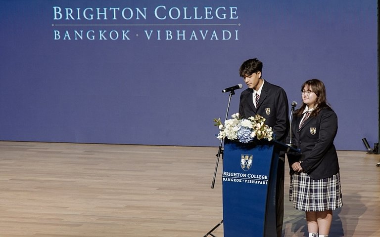 Ribbon-cutting moment at Brighton College Bangkok Vibhavadi Grand Opening Ceremony. 