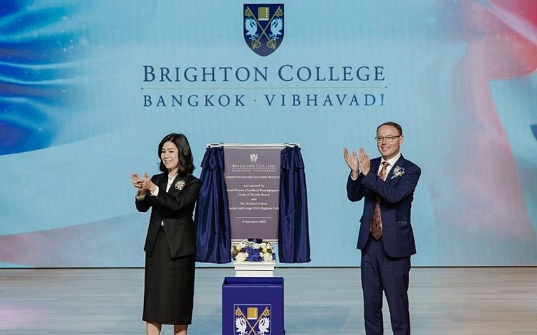  Guests and leaders at the Brighton College Bangkok Vibhavadi Grand Opening Ceremony. 