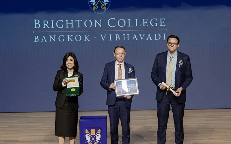  Pupils performing at the Brighton College Bangkok Vibhavadi Grand Opening Ceremony. 