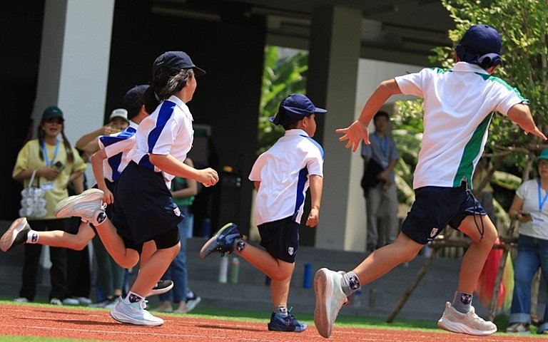  Key Stage 2 pupils having fun during Sports Day at Brighton College Bangkok Vibhavadi. 