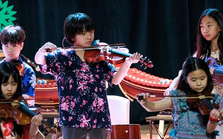  Splash of Sound encourages pupils to build confidence through music and cultural celebrations in an international learning environment. 