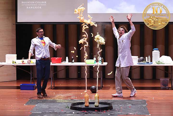  Science show at STEM week 