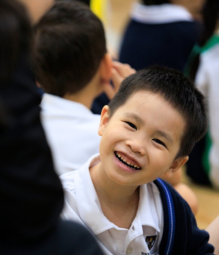  นักเรียน Prep ยิ้มแย้มและสนุกกับการเรียนในห้องเรียนของโรงเรียนนานาชาติกรุงเทพ 