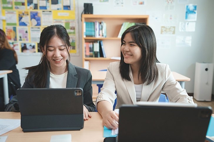  Pupils collaborating during study time at Brighton College Vibhavadi Sixth Form, preparing for academic success and life beyond school. 